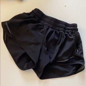Lululemon Hotty Hot Short II 2.5"